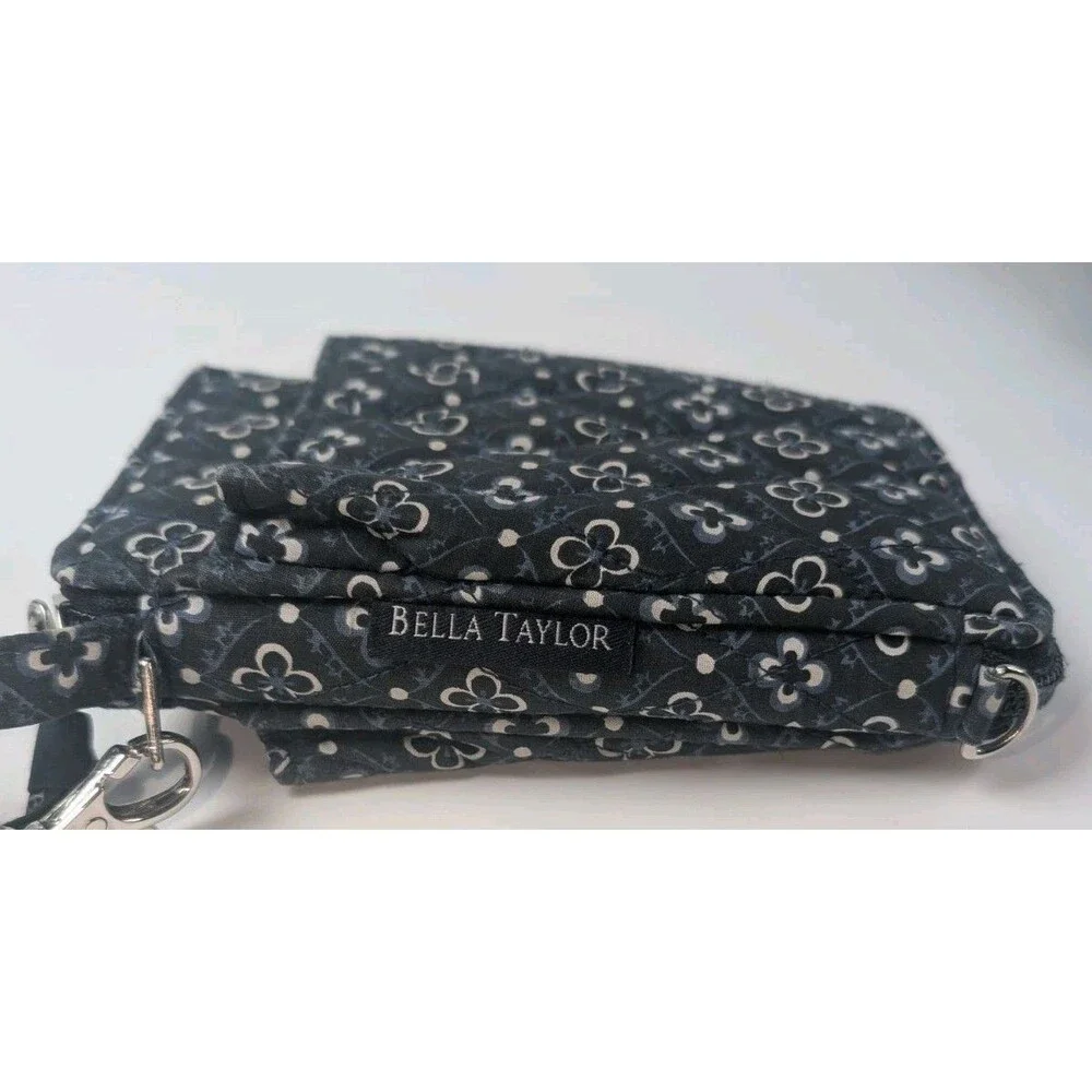 Bella Taylor Quilted Wristlet Wallet Navy Floral Cotton Zipper Snap 6x3.5